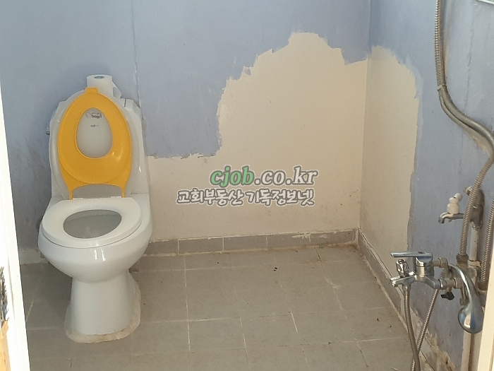 시골집 화장실 (교회임대 -기독정보넷 cjob.co.kr)