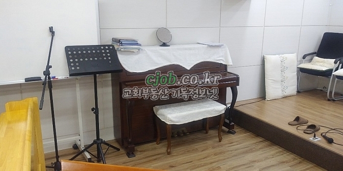 본당 피아노 (교회매매 교회임대-기독정보넷 cjob.co.kr)