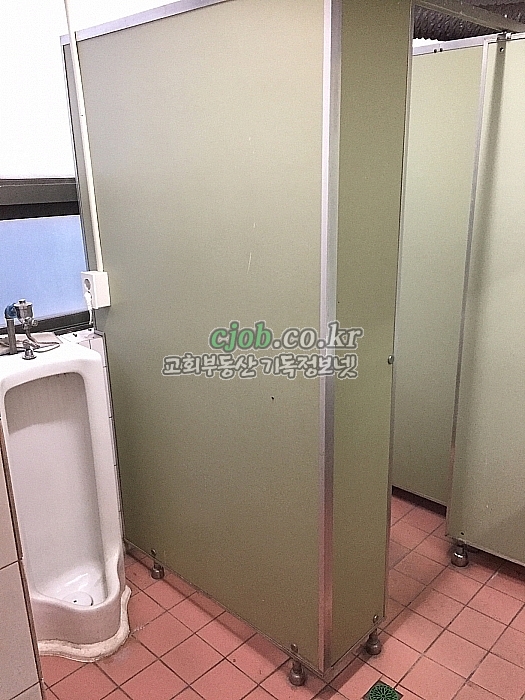 건물 안에 있는 화장실 (교회임대 -기독정보넷 cjob.co.kr)