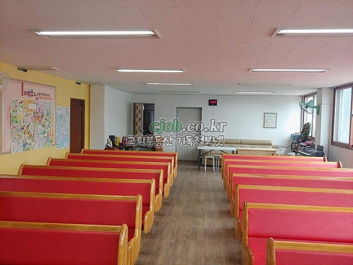 앞에서 본 예배당  (교회임대 -기독정보넷 cjob.co.kr)