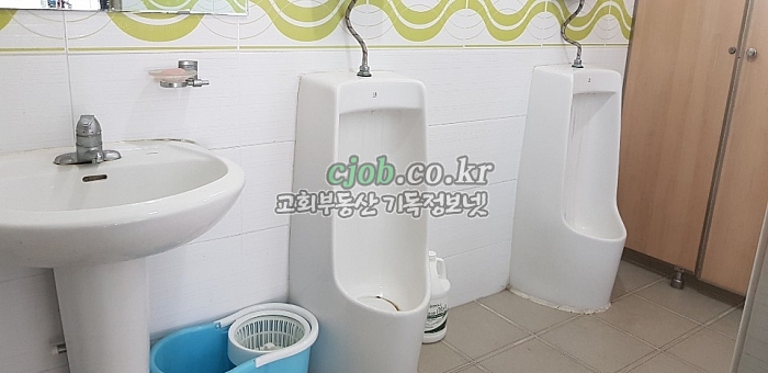 남자 화장실 (교회임대 -기독정보넷 cjob.co.kr)