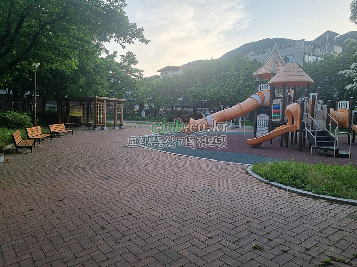교회 앞 공원, 놀이터 (교회매매 -기독정보넷 cjob.co.kr)