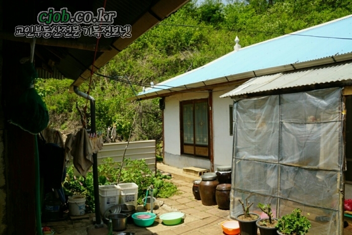 충북 단양 산자락에 위치한 아늑한 집을 매매합니다 - 3번째 사진. (기독정보넷 - 기독교 일반부동산.) 
