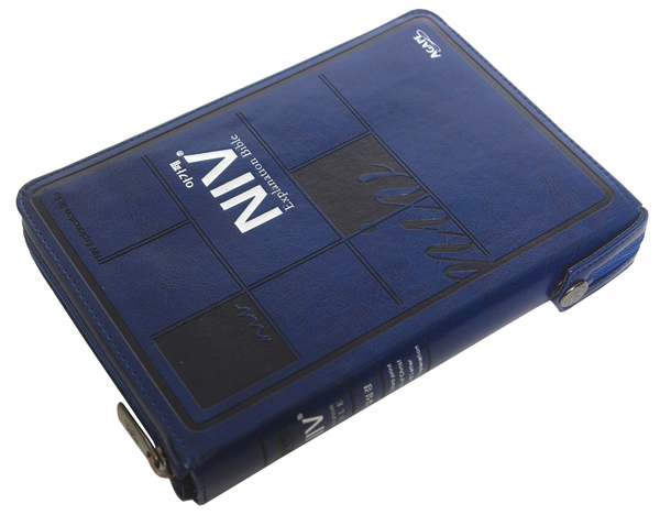 아가페 영문 NIV Explanation Bible 해설성경 각 청색과 핫핑크를 판매합니다. - 3번째 사진. (기독정보넷 - 기독교 벼룩시장.) 
