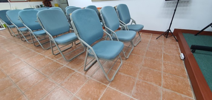교회정리로 접이식 의자 - 1번째 사진. (기독정보넷 - 기독교 벼룩시장.) 