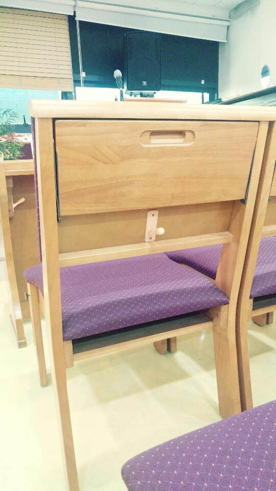 교회용 의자(1인용나무의자) 30개 팝니다 - 3번째 사진. (기독정보넷 - 기독교 벼룩시장.) 