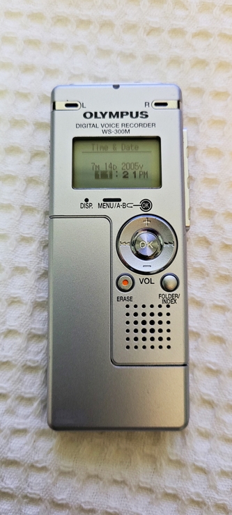 Olympus WS-300M 디지털 음성 녹음기 및 음악 플레이어 - 1번째 사진. (기독정보넷 - 기독교 벼룩시장.) 