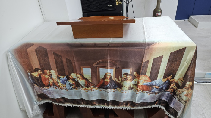 강대상 성찬상 소강대상 예배용 탁자와 의자 팝니다 - 2번째 사진. (기독정보넷 - 기독교 벼룩시장.) 