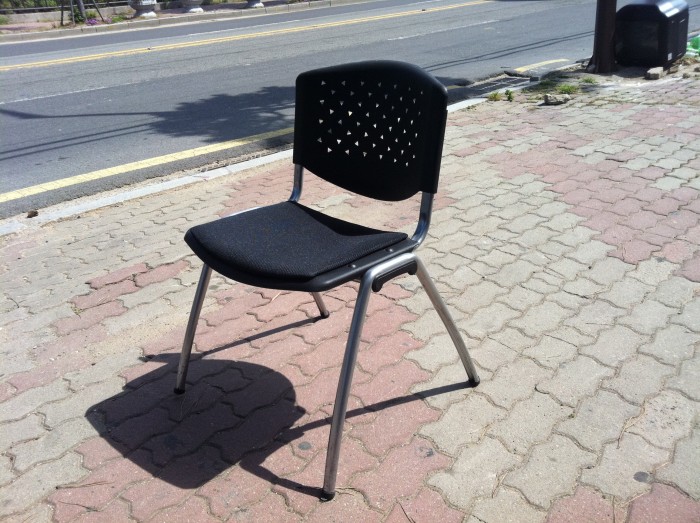 [울산] 개인용 의자 판매 - 1번째 사진. (기독정보넷 - 기독교 벼룩시장.) 