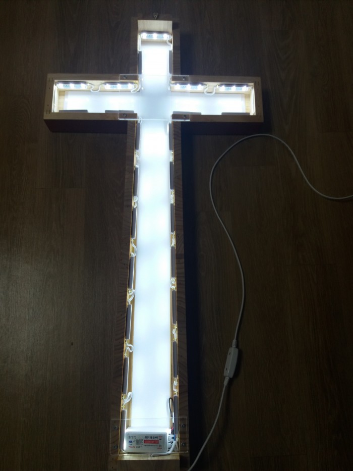LED 나무 십자가 - 3번째 사진. (기독정보넷 - 기독교 벼룩시장.) 