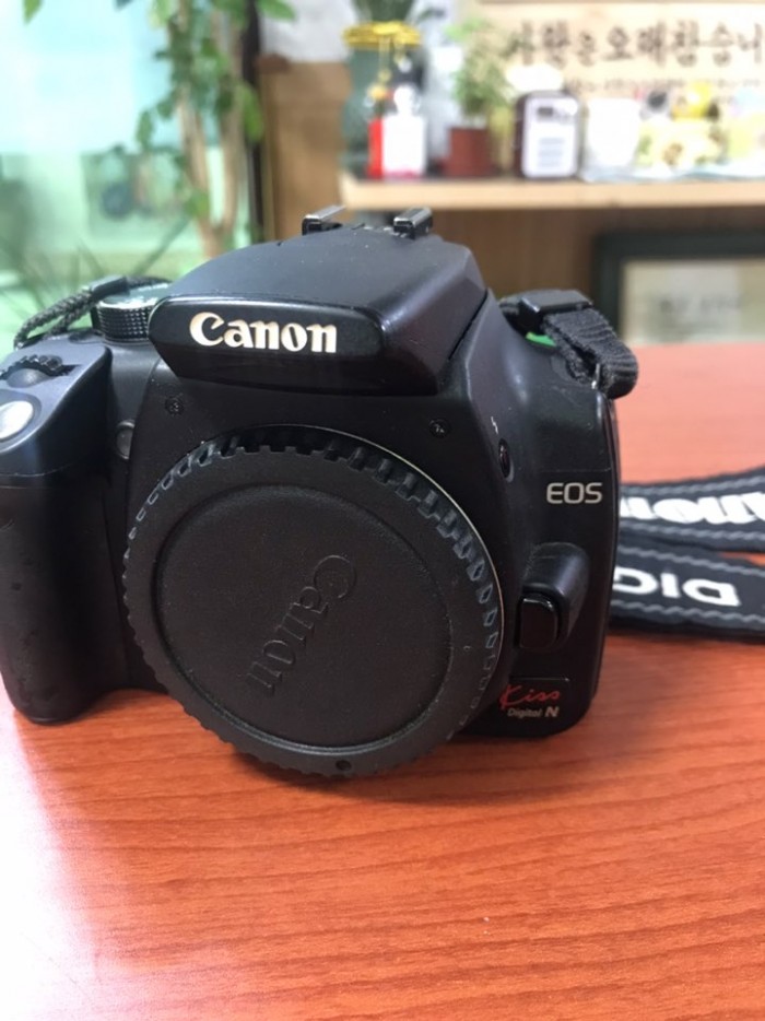 캐논 카메라 DLSR 350D 및 렌즈들 - 1번째 사진. (기독정보넷 - 기독교 벼룩시장.) 