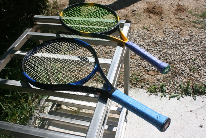 테니스라켓(2개), 테니스가방(3개), 경기용볼(2세트), 테니스손목그립(일제), 테니스 신발 팝니다. - 1번째 사진. (기독정보넷 - 기독교 벼룩시장.) 