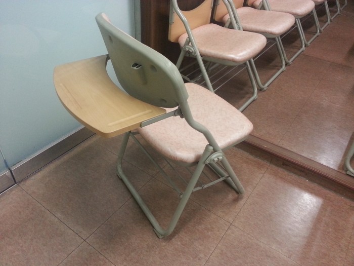 고급 접이식 개인 의자 - 1번째 사진. (기독정보넷 - 기독교 벼룩시장.) 
