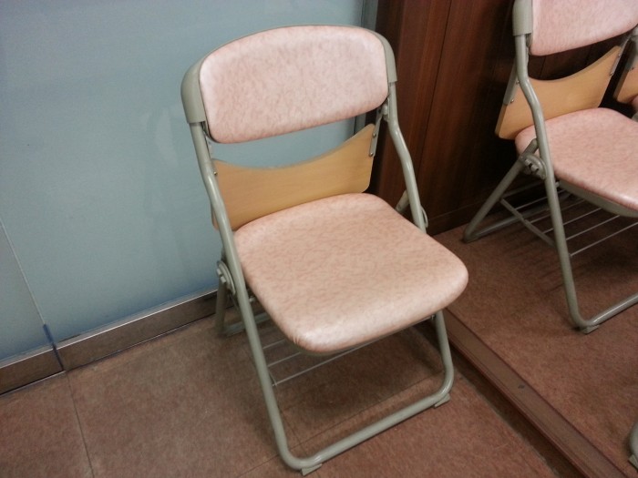 고급 접이식 개인 의자 - 3번째 사진. (기독정보넷 - 기독교 벼룩시장.) 