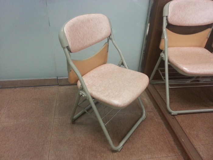 고급 접이식 개인 의자 - 2번째 사진. (기독정보넷 - 기독교 벼룩시장.) 