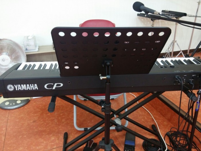 야마하 일렉트릭 피아노 stage piano CP33 - 3번째 사진. (기독정보넷 - 기독교 벼룩시장.) 