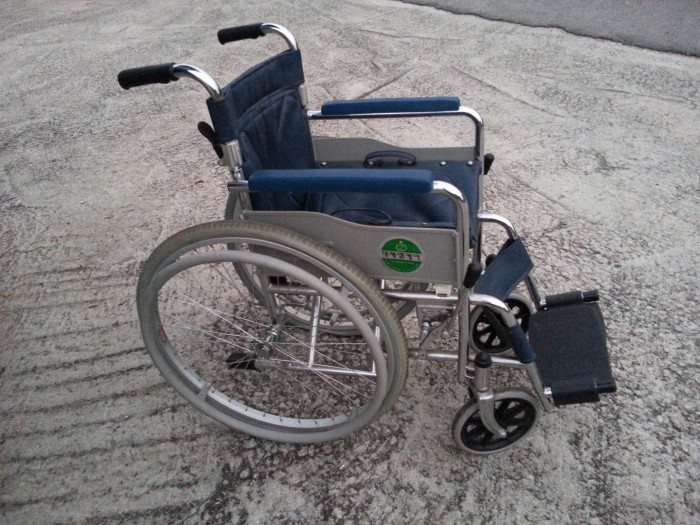 휠체어 팝니다 - 1번째 사진. (기독정보넷 - 기독교 벼룩시장.) 