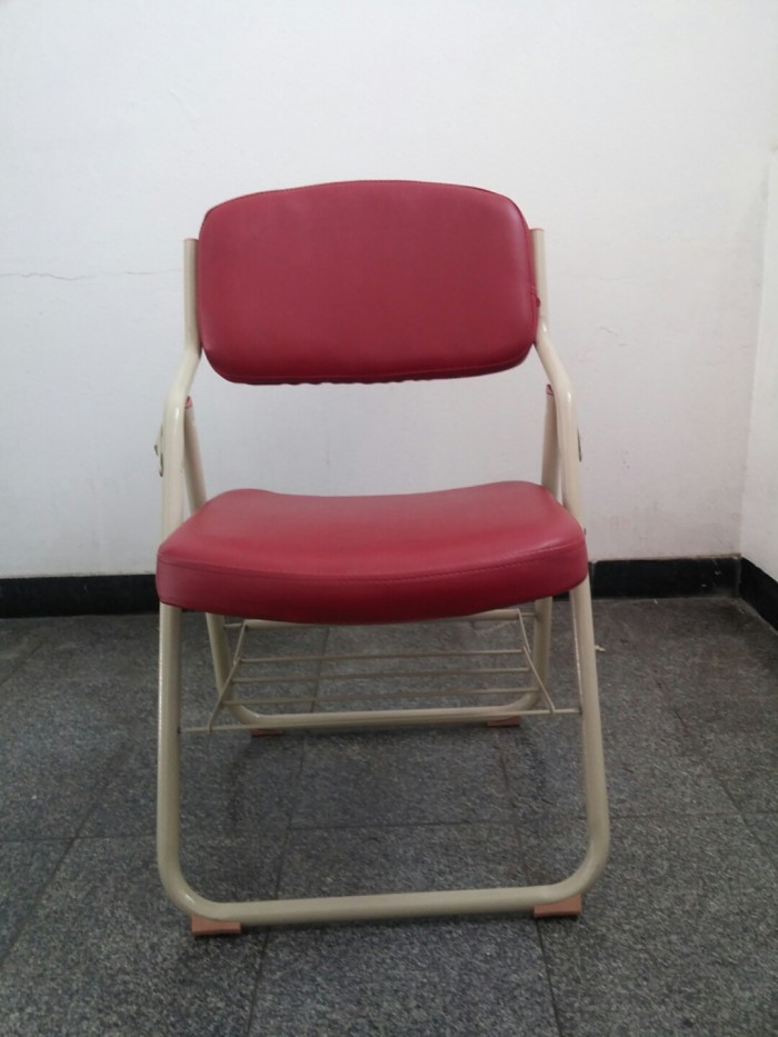 개인 접이식 의자 - 2번째 사진. (기독정보넷 - 기독교 벼룩시장.) 