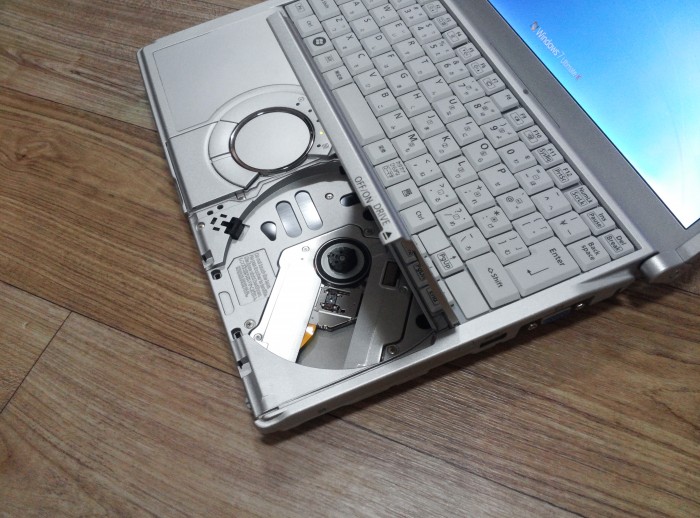 파나소닉 12인치 노트북 코어i5 2520M CF-S10 배터리 8:30 사용 - 3번째 사진. (기독정보넷 - 기독교 벼룩시장.) 
