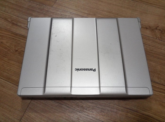 파나소닉 12인치 노트북 코어i5 2520M CF-S10 배터리 8:30 사용 - 1번째 사진. (기독정보넷 - 기독교 벼룩시장.) 