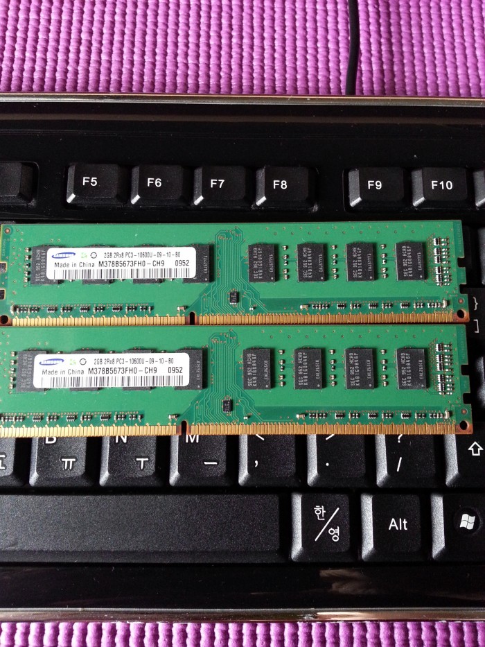 DDR3 2기가 램2개 - 1번째 사진. (기독정보넷 - 기독교 벼룩시장.) 