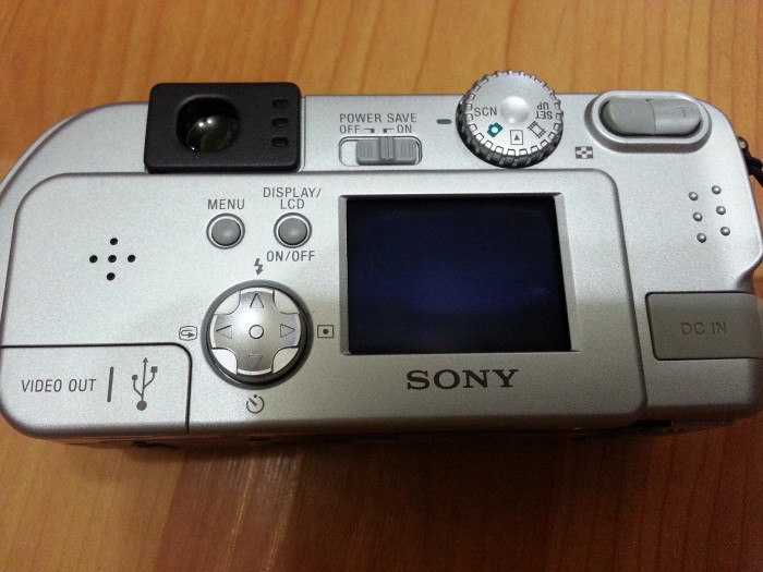 소니 디지털 카메라  (구형모델) - 3번째 사진. (기독정보넷 - 기독교 벼룩시장.) 