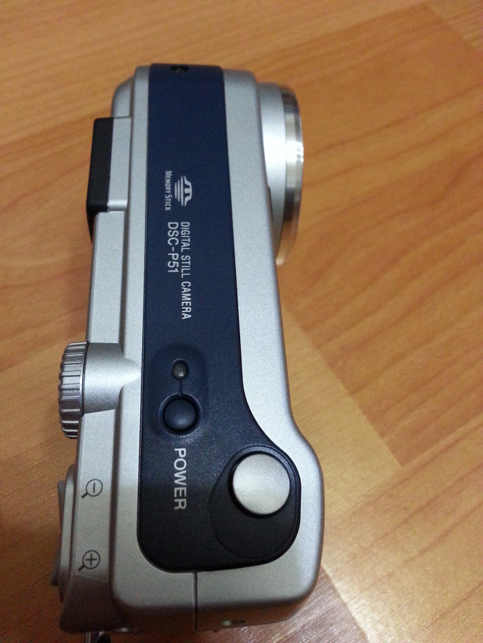 소니 디지털 카메라  (구형모델) - 4번째 사진. (기독정보넷 - 기독교 벼룩시장.) 