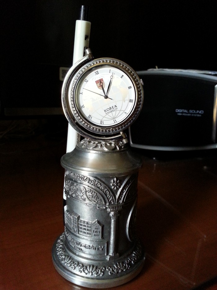 탁상 시계(고대), 손목시계(알펙스) - 1번째 사진. (기독정보넷 - 기독교 벼룩시장.) 