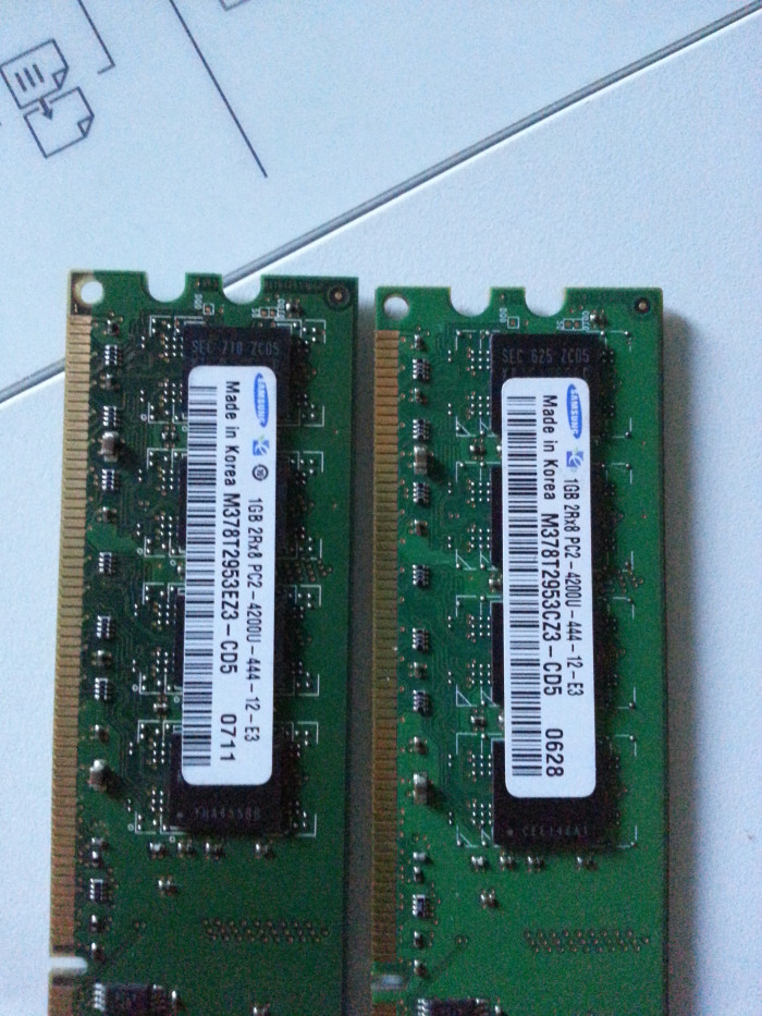 데스크탑 DDR2 램 1GB2개 3천원 - 1번째 사진. (기독정보넷 - 기독교 벼룩시장.) 