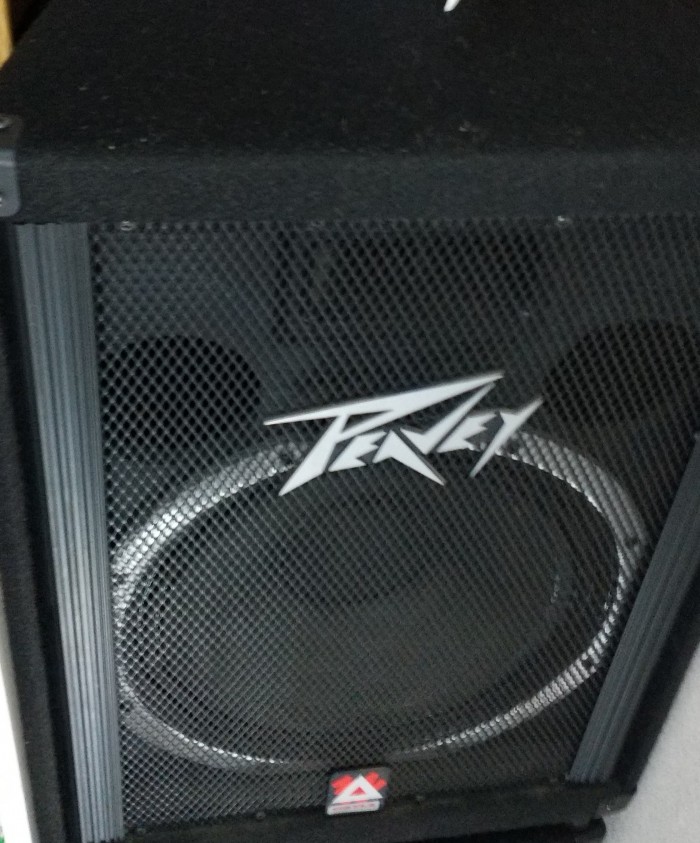 Peavey Speak와 엠프 - 1번째 사진. (기독정보넷 - 기독교 벼룩시장.) 