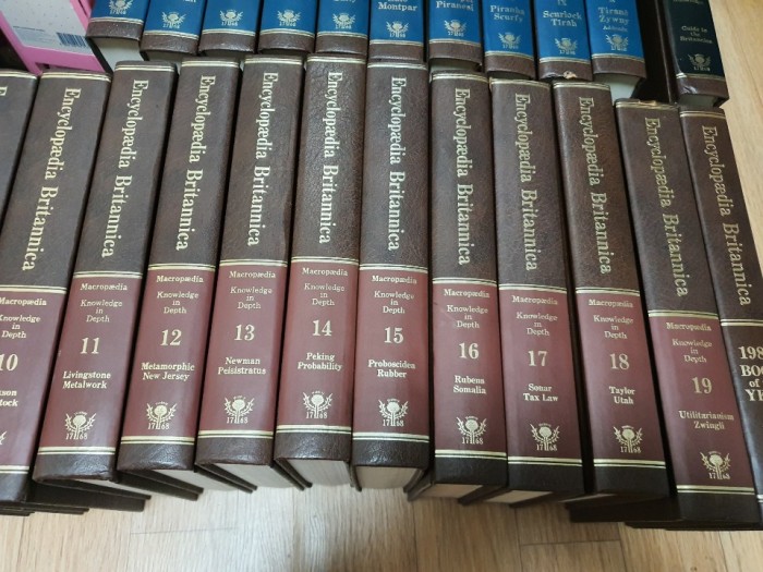 Encyclopædia Britannica 브리태니커 백과사전 영어 원서 (매크로피디어 마이크로피디어) - 2번째 사진. (기독정보넷 - 기독교 벼룩시장.) 