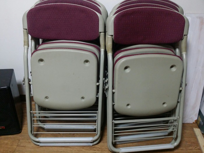 개인 접이식 의자 - 3번째 사진. (기독정보넷 - 기독교 벼룩시장.) 
