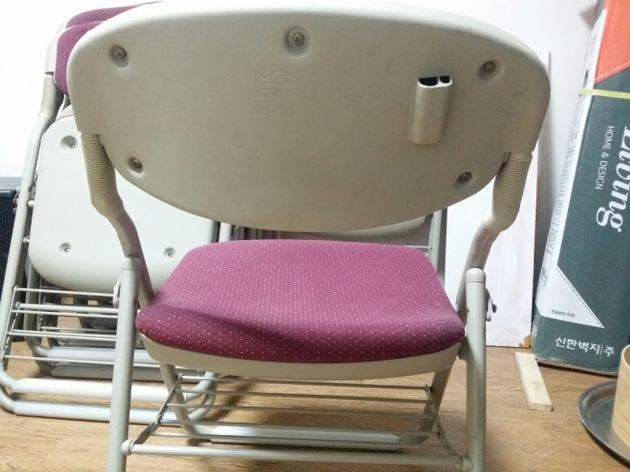 개인 접이식 의자 - 2번째 사진. (기독정보넷 - 기독교 벼룩시장.) 