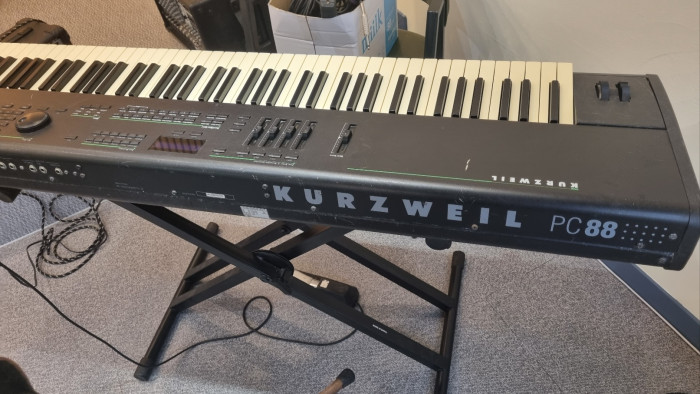 KURZWEIL PC88 건반 키보드 신디 판매합니다 - 1번째 사진. (기독정보넷 - 기독교 벼룩시장.) 