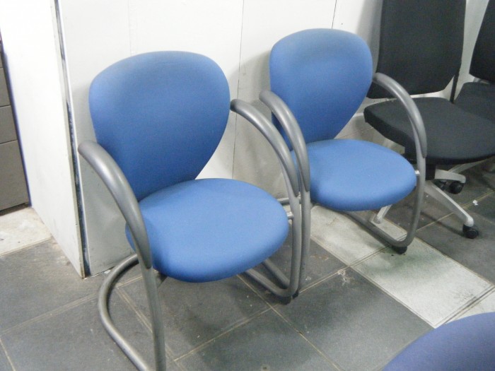 의자-보루네오 팔걸이 고정의자-2만5천원에 판매합니다-60개 - 1번째 사진. (기독정보넷 - 기독교 벼룩시장.) 