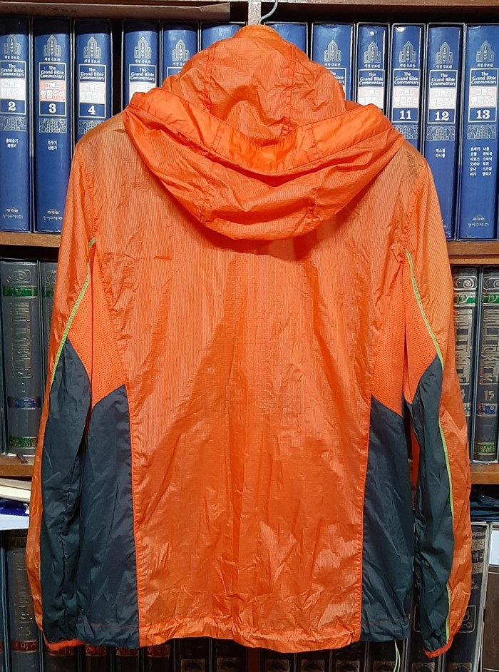 여성 밀레 바람막이 옷 판매 - 2번째 사진. (기독정보넷 - 기독교 벼룩시장.) 