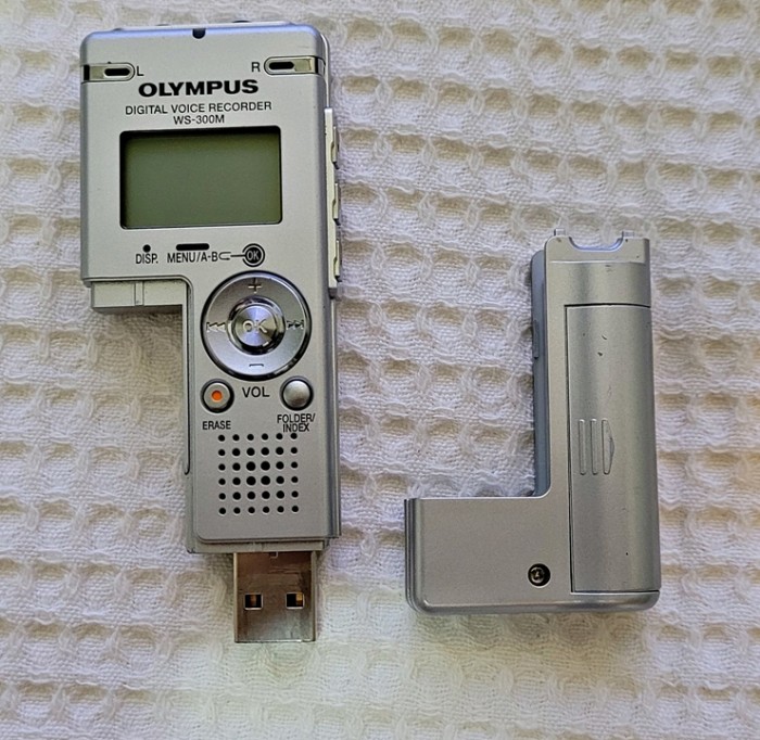 Olympus WS-300M 디지털 음성 녹음기 및 음악 플레이어 - 2번째 사진. (기독정보넷 - 기독교 벼룩시장.) 