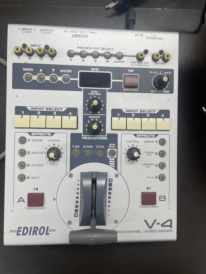 EDIROL V-4 4채널 비디오 믹서 ROLAND CORPORATION